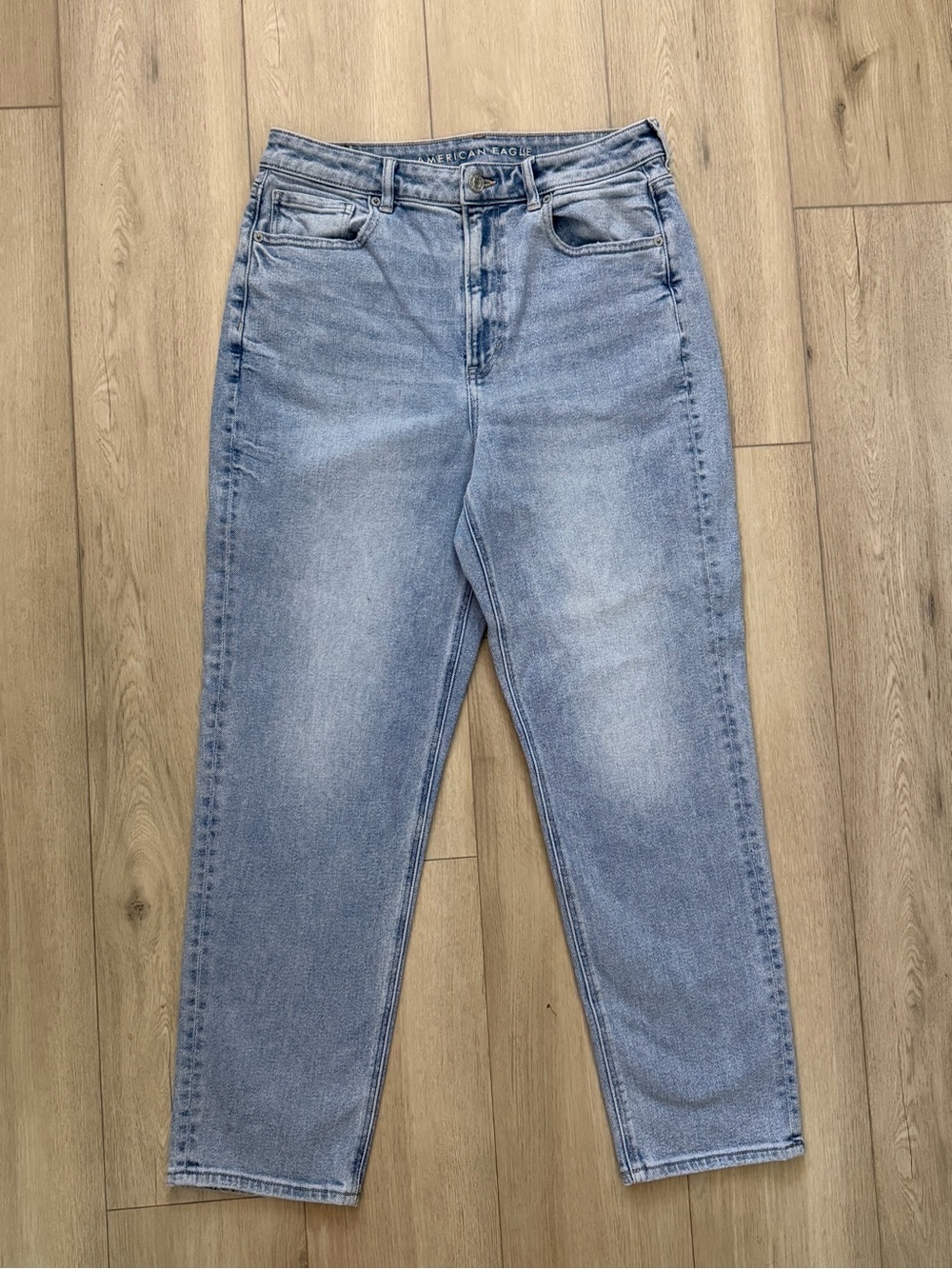 American Eagle Mom Straight Jean Light Wash High Rise Jeans